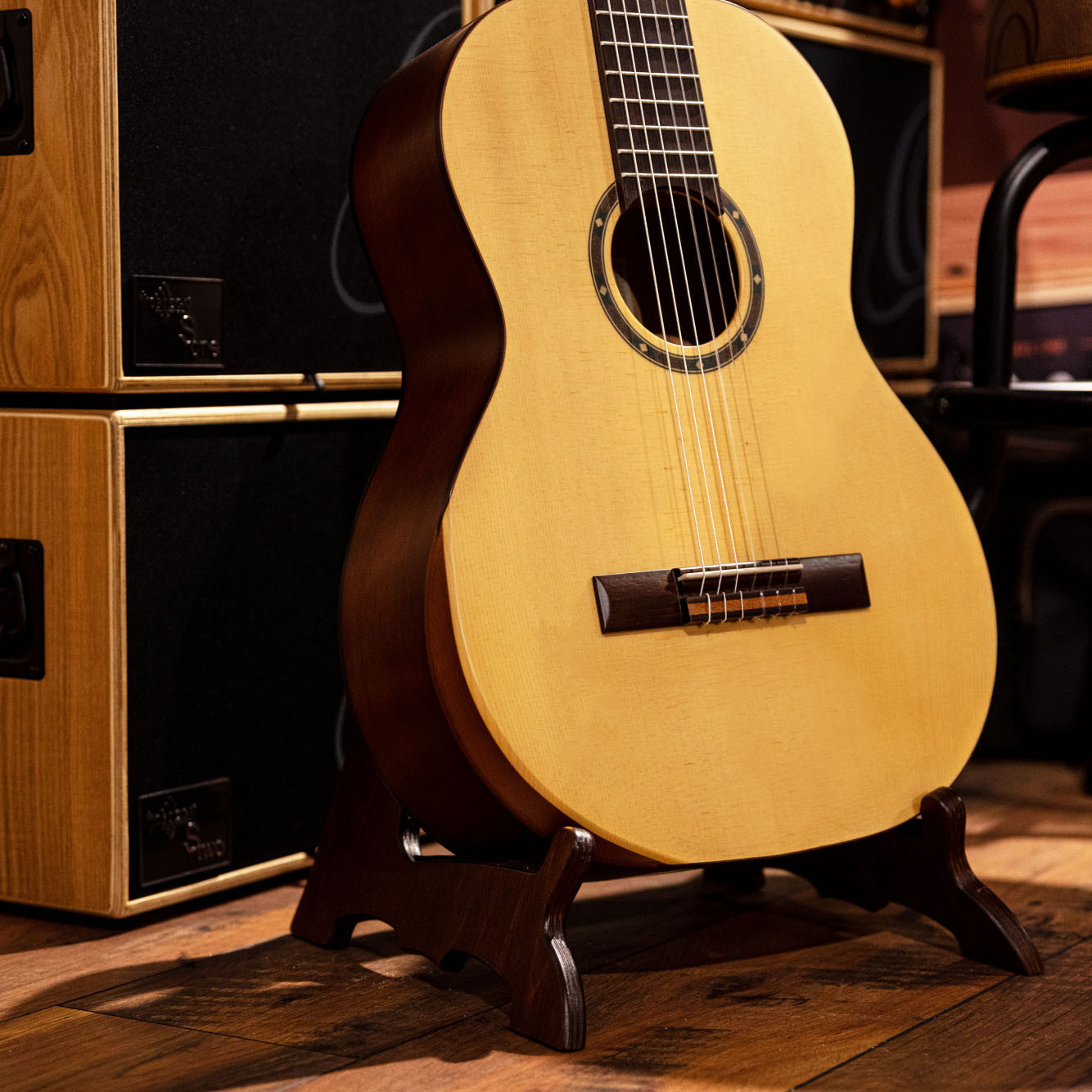 ORTEGA Wood-Guitar-Stand - Dark Brown (OWGS-1)