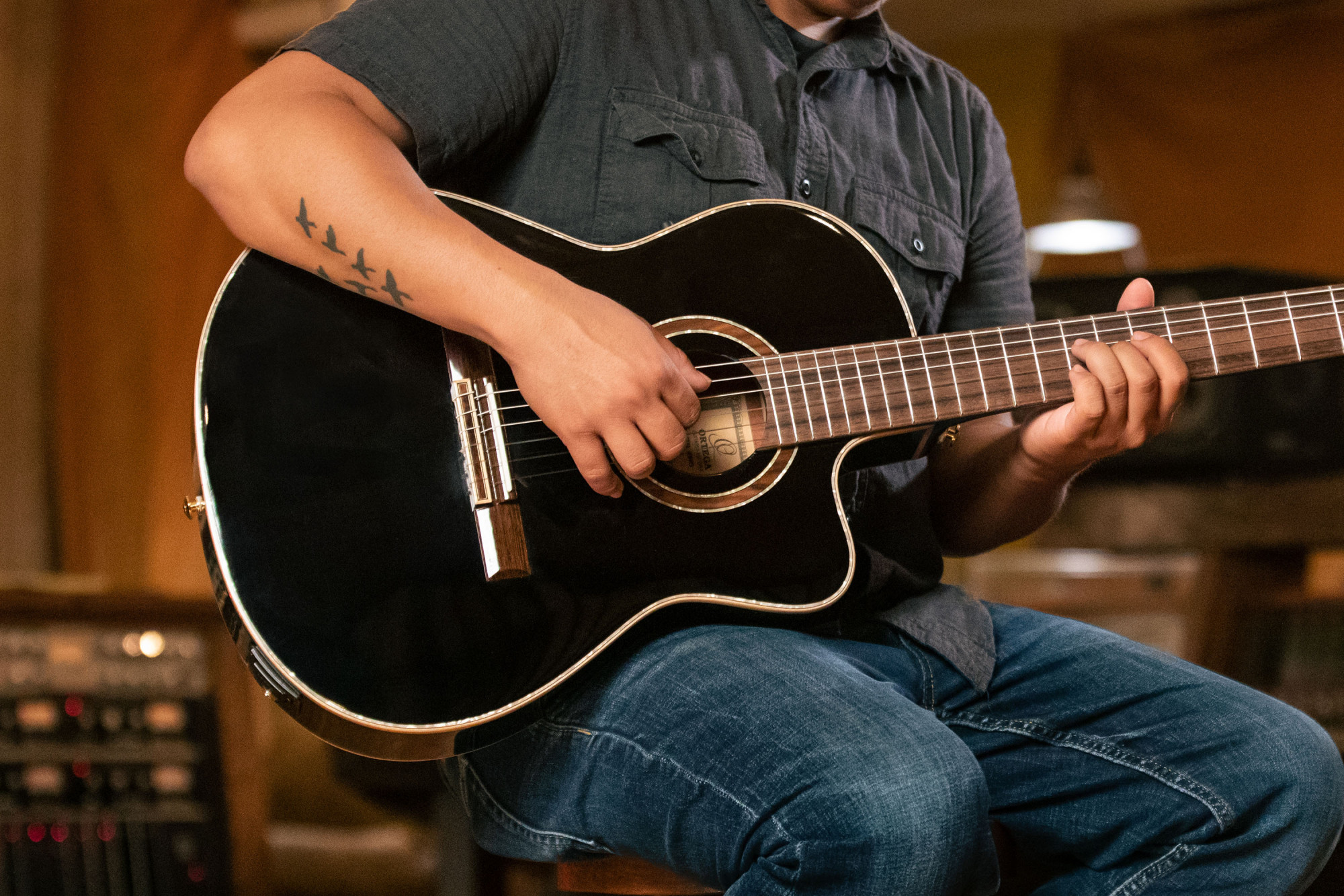 RCE138-T4BK__8be51627-38e0-45b4-a21d-c1aec06d811d