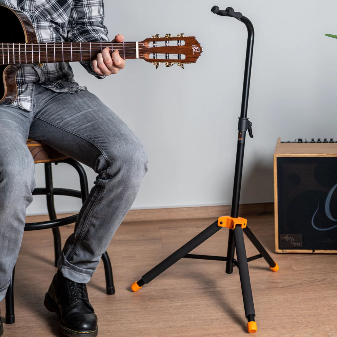 ORTEGA Hanging-Guitar-Stand - Black (OGS-2BK)