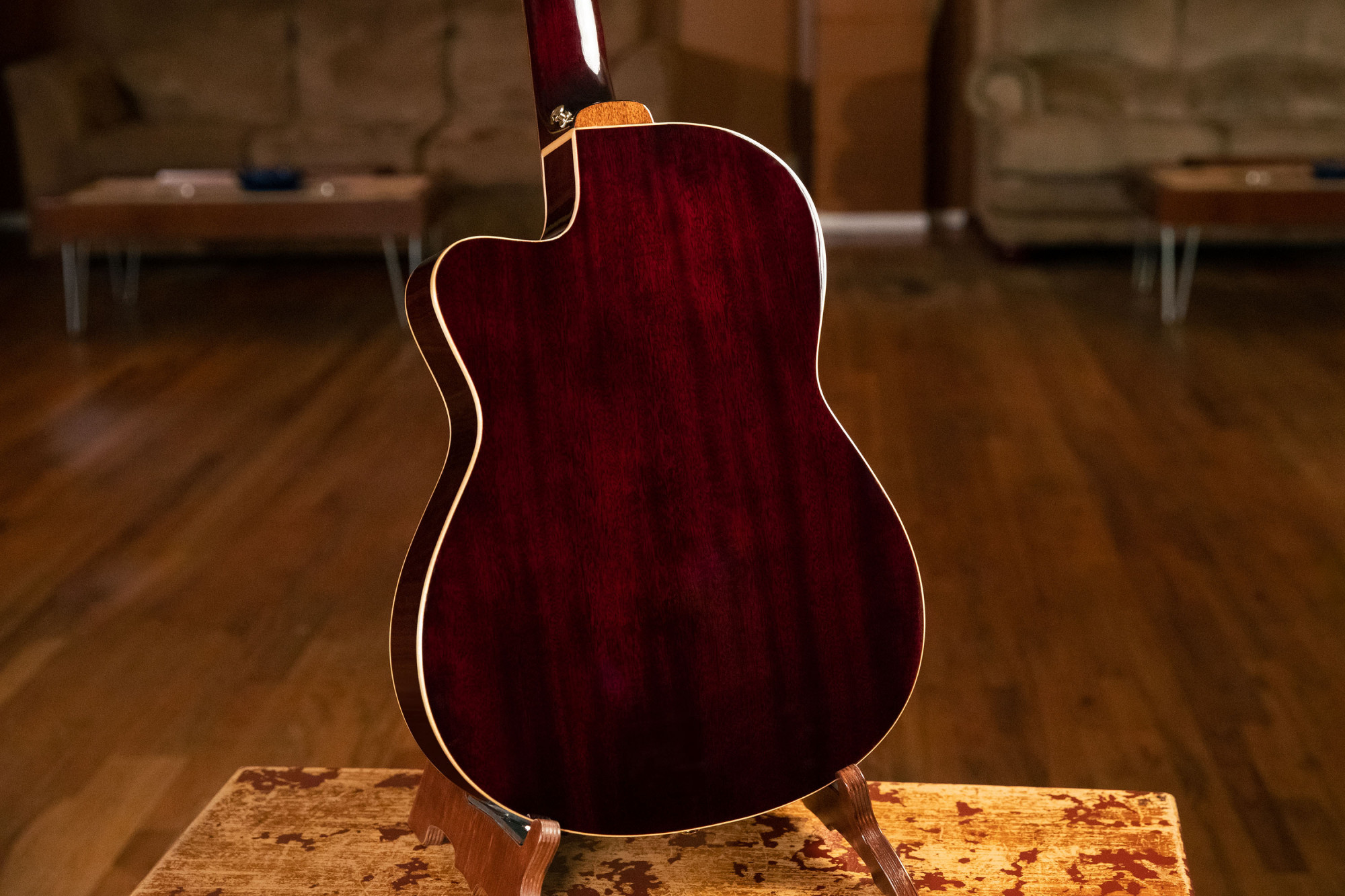 ORTEGA Performer Series 4/4 Thinline Konzertgitarre 6-String - Stained Red + Gigbag (RCE138-T4STR)