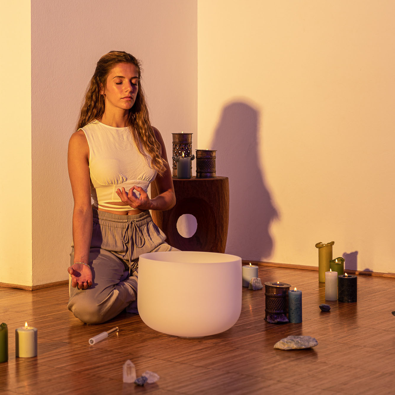 Meinl Sonic Energy 14" white-frosted Crystal Singing Bowl C4, 432 Hz, Wurzelchakra (CSB14C)