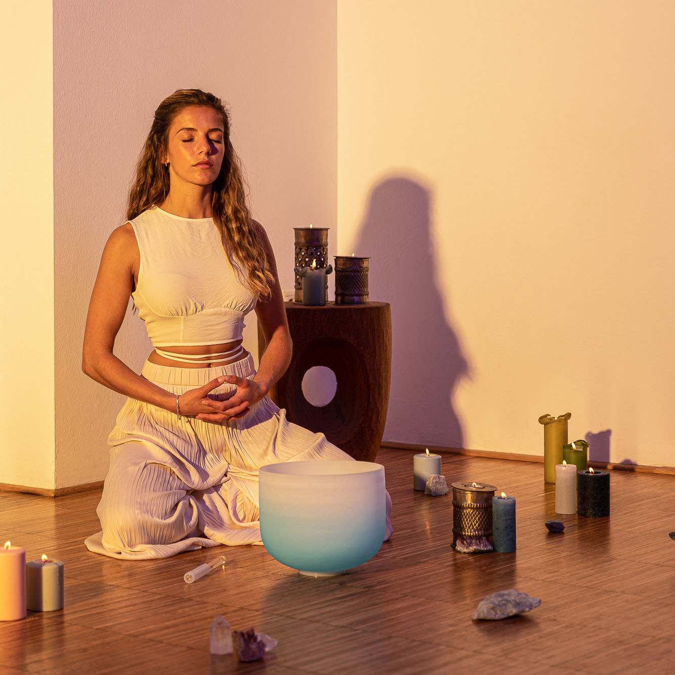 Meinl Sonic Energy 10" color-frosted Crystal Singing Bowl G4, Light Blue, 440 Hz, Throat Chakra (CSBC10G)