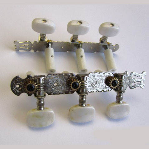 IBANEZ Mechanik: Chrom mit Perlmuttknopf für Nylongitarre - Auslaufmodell und nur noch Lagerware. Substitut: 2MC0005L/2MC0005R-NIP (5AMH06N)