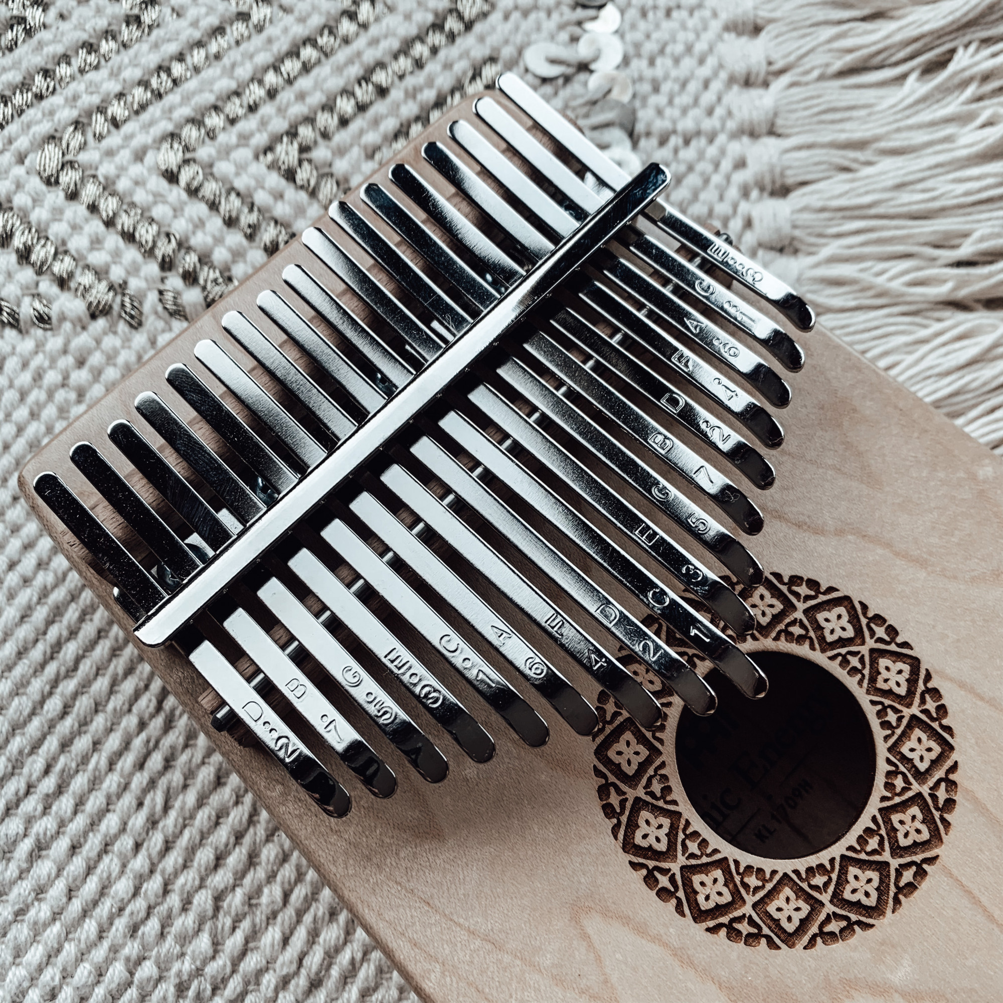 Meinl Sonic Energy Sound Hole Kalimba, 17 Töne, Ahorn (KL1709H)