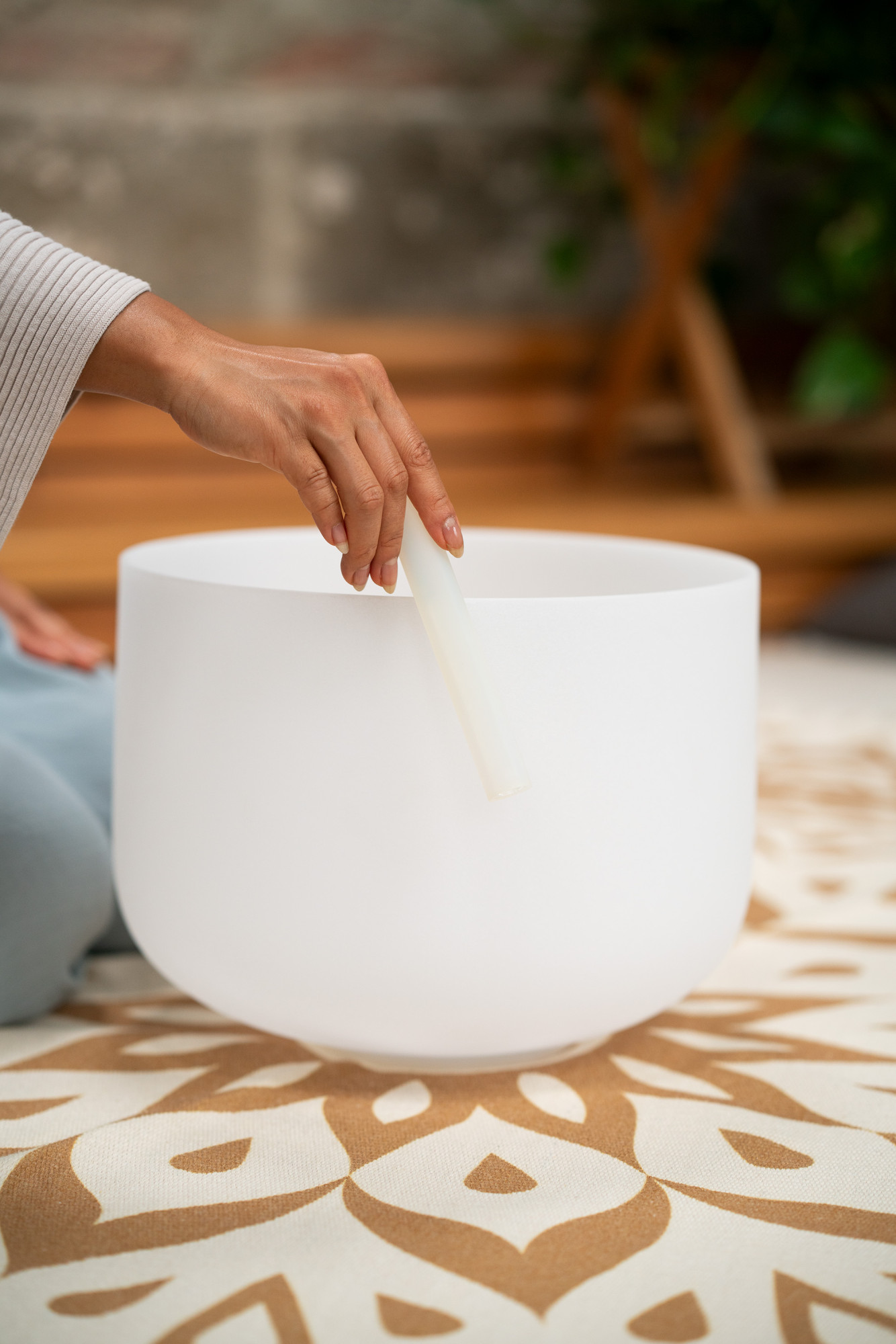 Meinl Sonic Energy 12" white-frosted Crystal Singing Bowl F3, 432 Hz, Herzchakra (CSB12F3)