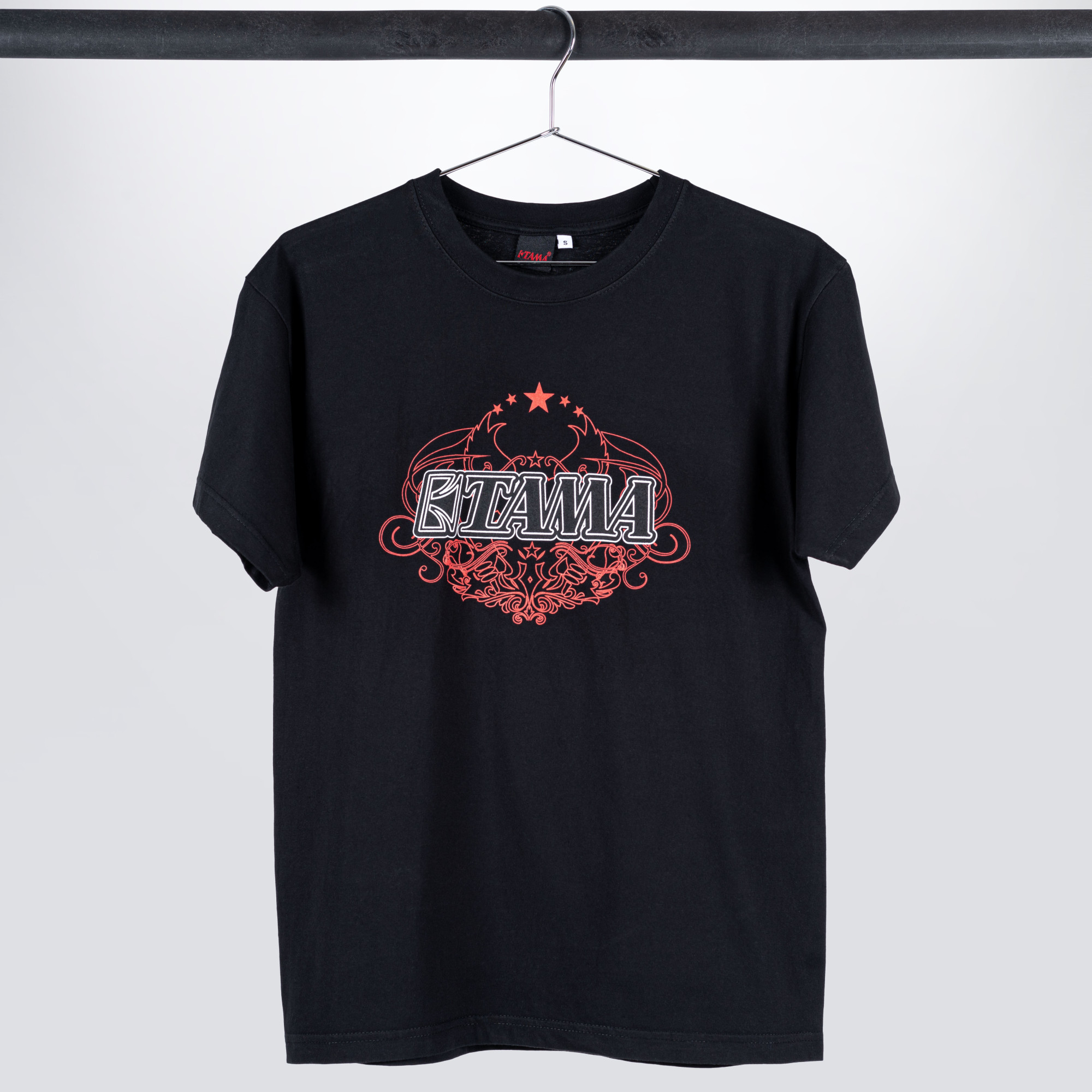 TAMA T-Shirt in schwarz mit weiß-rotem Tribal Logo auf der Brust - Girlie (TTL10-M)