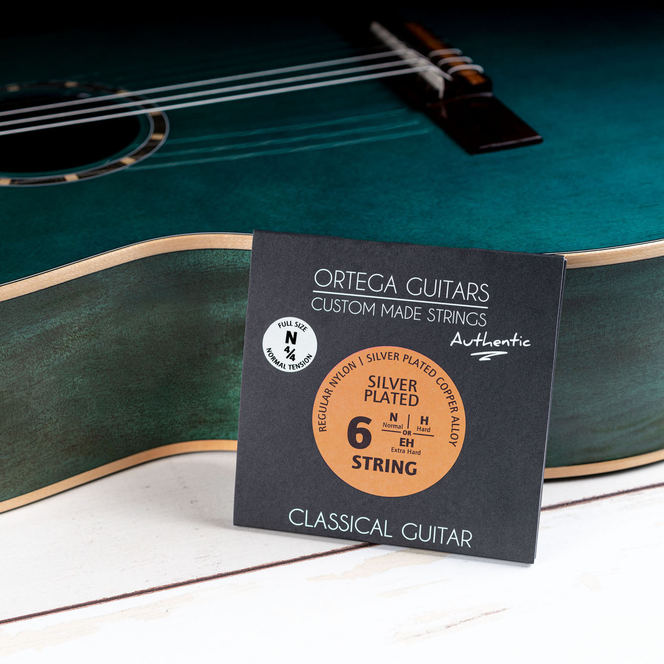 ORTEGA Custom Made Strings Authentic 4/4 Mensur - Konzertgitarre 6 String (NYA44N)