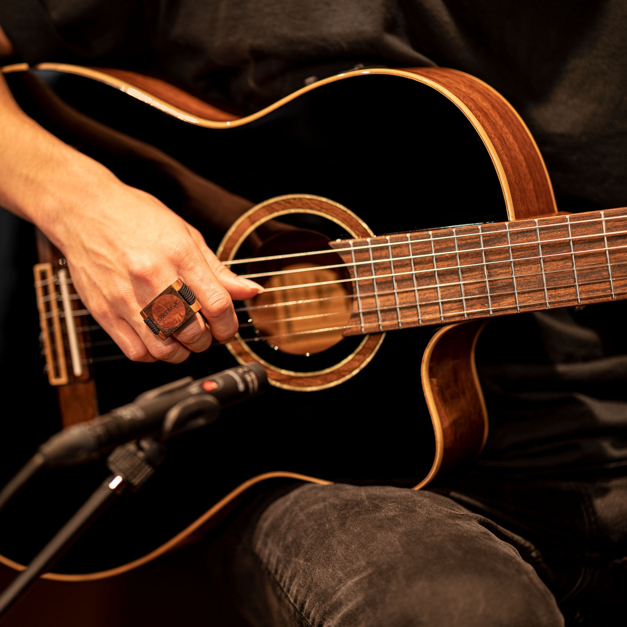 ORTEGA Sound Effect Series Large Wood Finger Shaker - Ebony / Red Cedar Natural (OFSW-L)