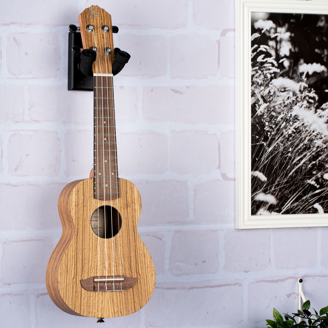 ORTEGA Ukulele Wall Hanger - Black (OUH-1)