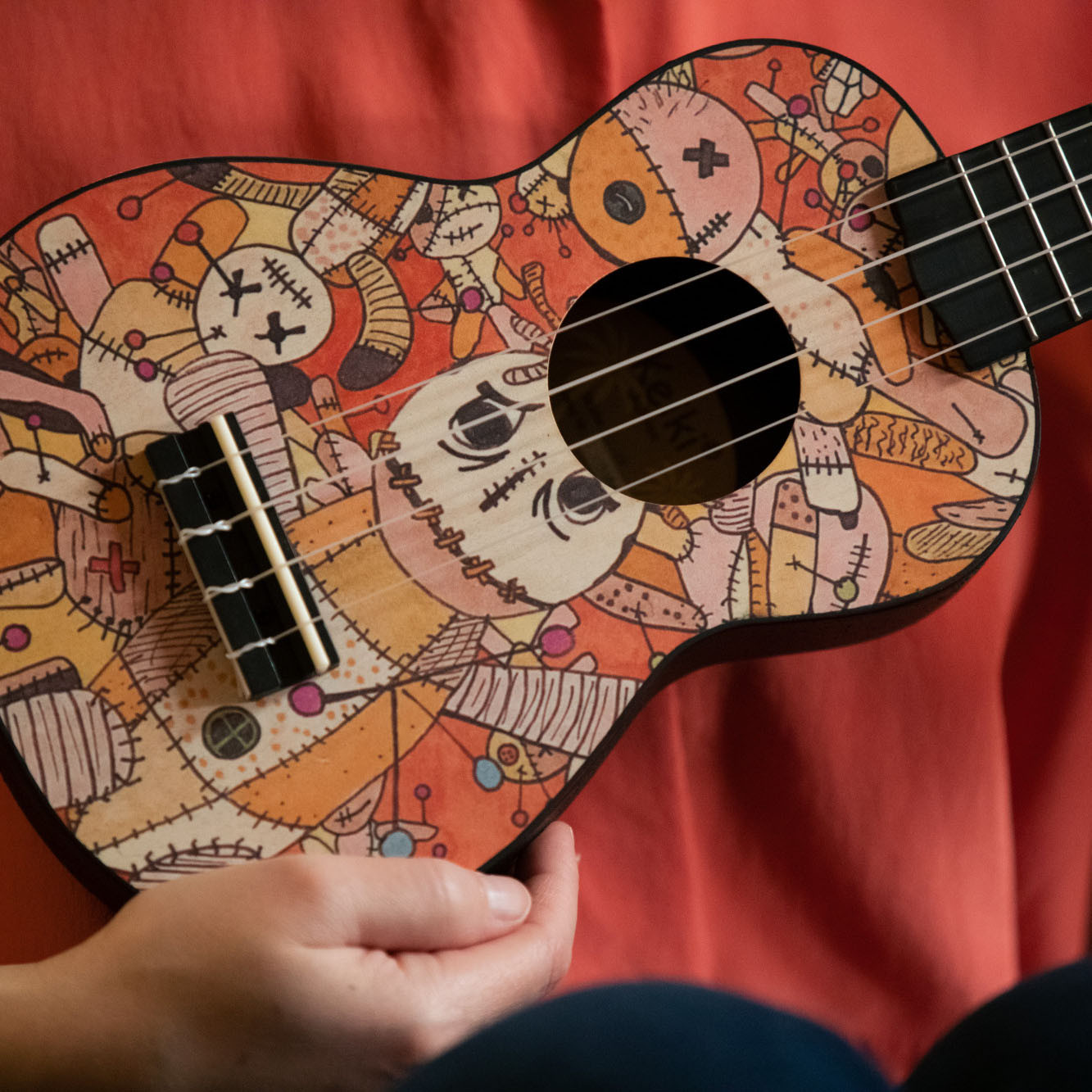 KEIKI K2 Serie Sopran Ukulele Set - Agathis / ABS Voodoo Puppet (K2-VP)