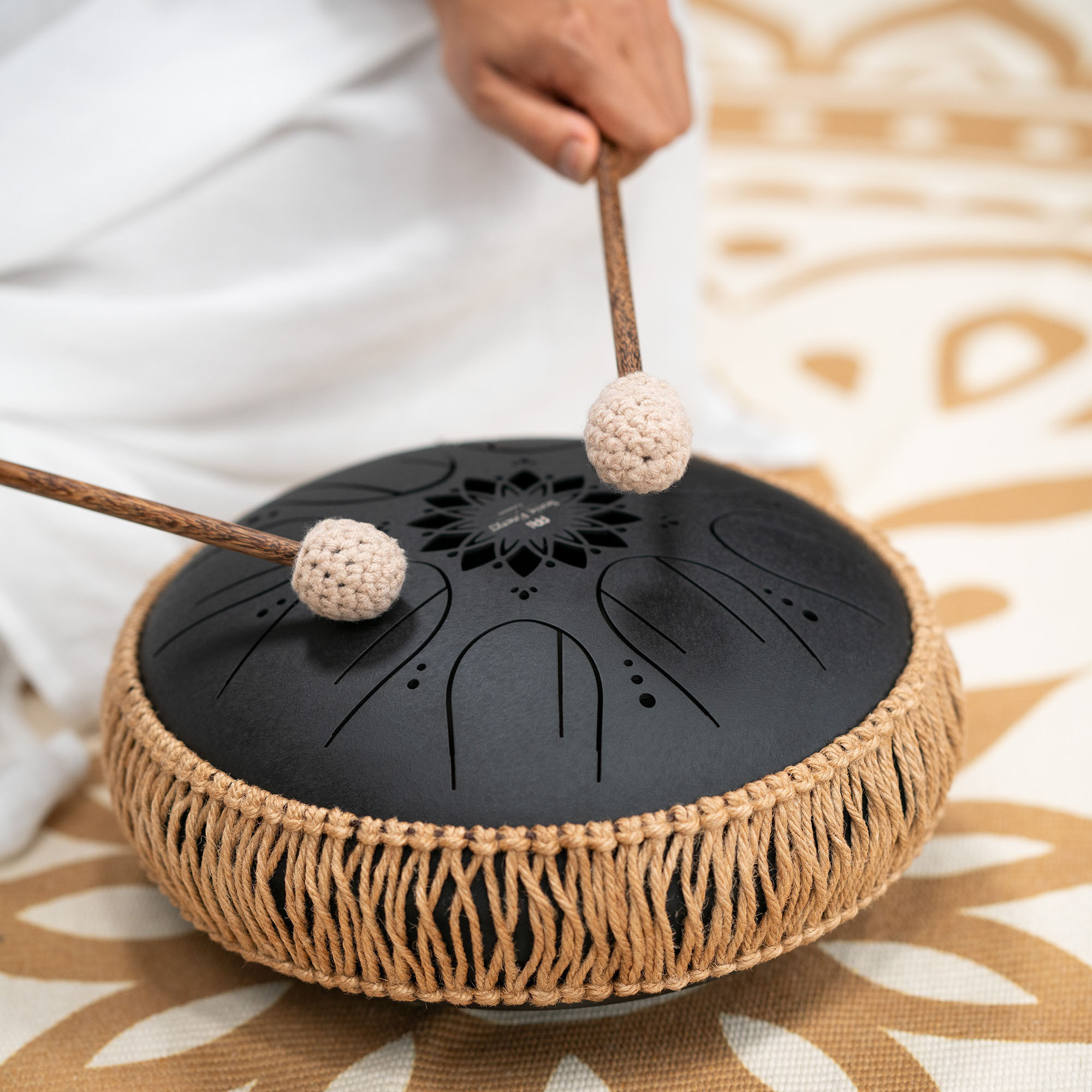 Meinl Sonic Energy 10" Medium Octave Steel Tongue Drum, H Moll, 8 Töne, 432 Hz, Schwarz (MOSTD1BK)