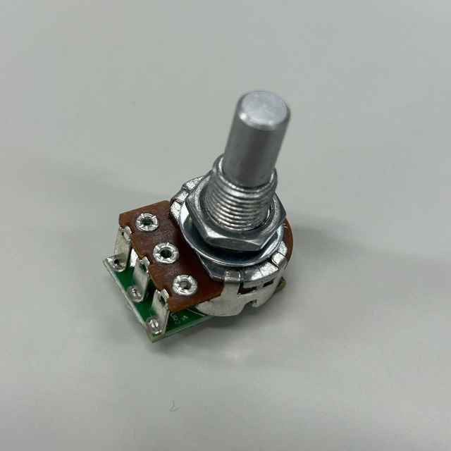 IBANEZ Potentiometer für Höhen mit Durchgangspunkt für Bass 4pin (3VPT44A)