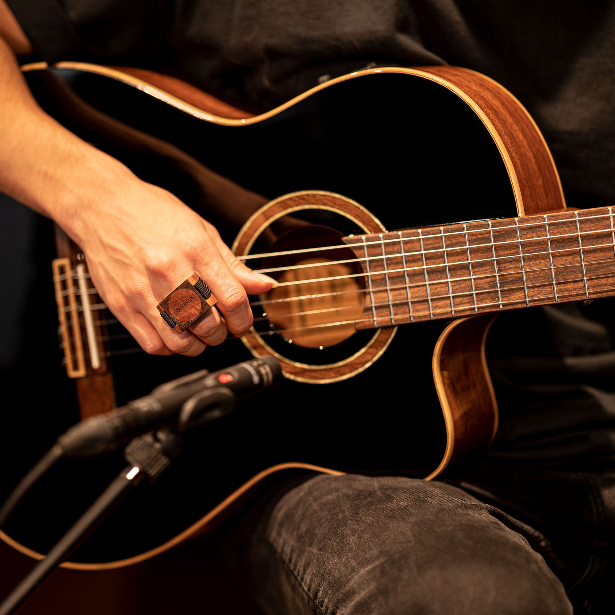 ORTEGA Sound Effect Serie Small Wood Finger Shaker - Ebony / Red Cedar Natural (OFSW-S)