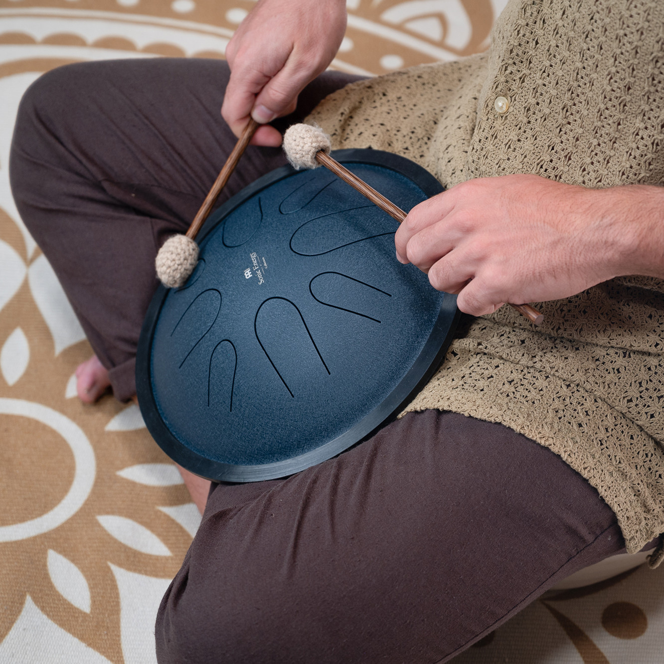 Meinl Sonic Energy 10" Compact Steel Tongue Drum, C Moll, 8 Töne, 432 Hz, Marineblau (CSTD2NB)