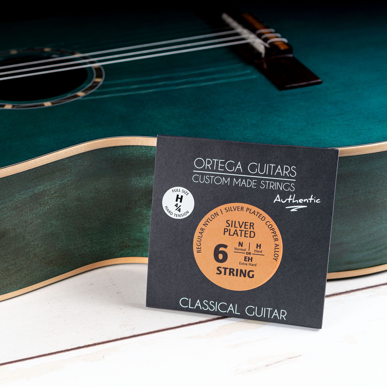 ORTEGA Custom Made Strings Authentic 4/4 Mensur - Konzertgitarre  6 String (NYA44H)