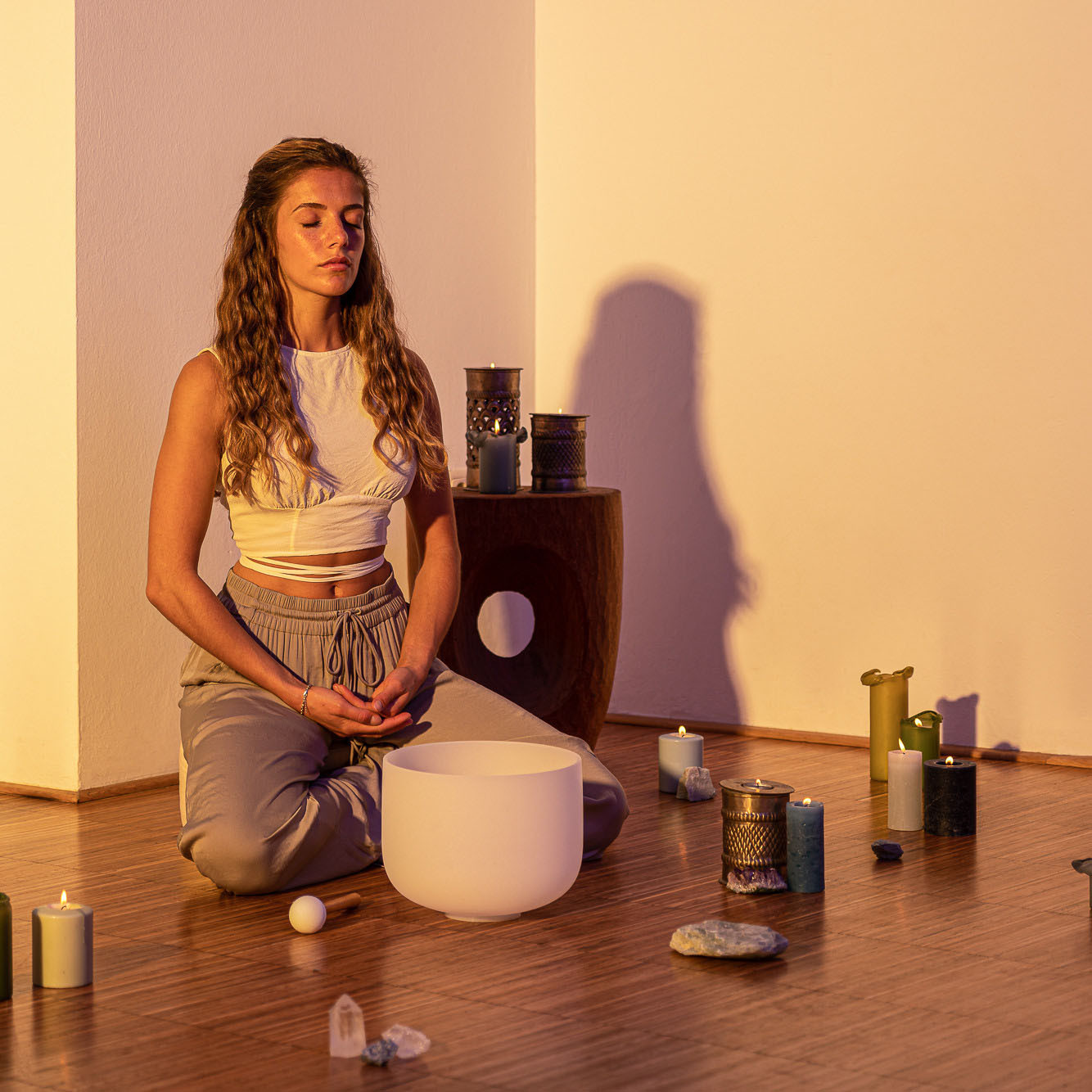 Meinl Sonic Energy 10" white-frosted Crystal Singing Bowl E4, 432 Hz, Solarplexus Chakra (CSB10E)