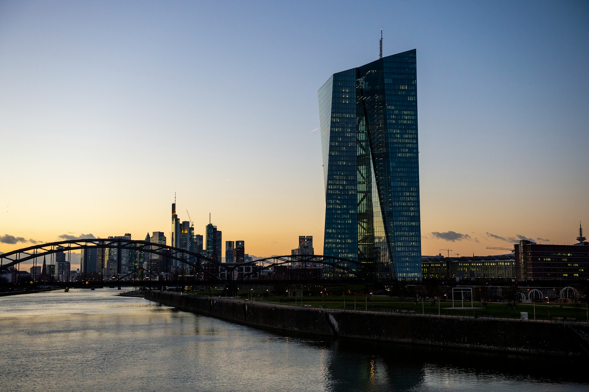 ECB Clears Intesa’s Monte Paschi Bid
