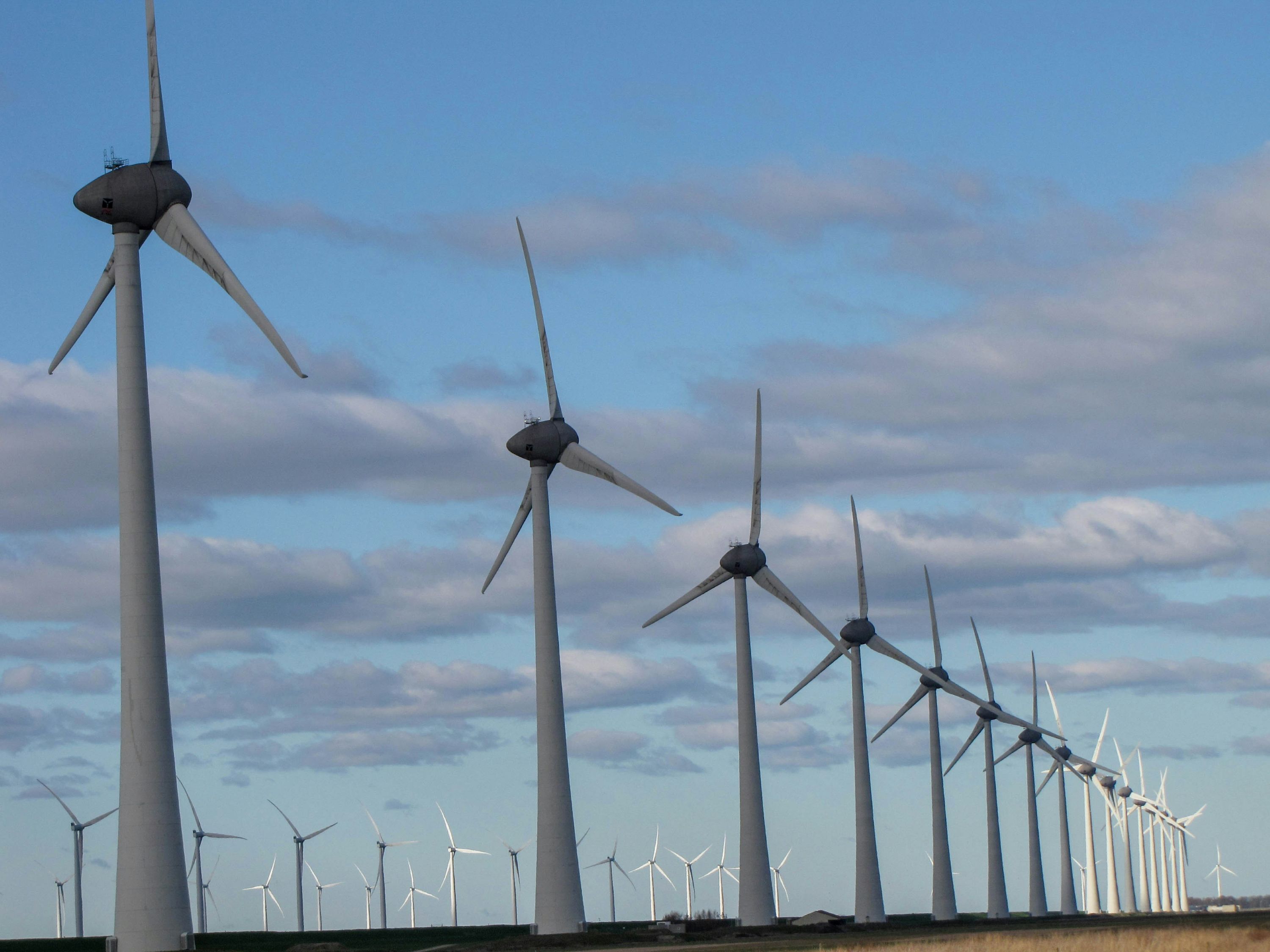 Turkey Sets New Renewable Energy Record as Solar and Wind Surge