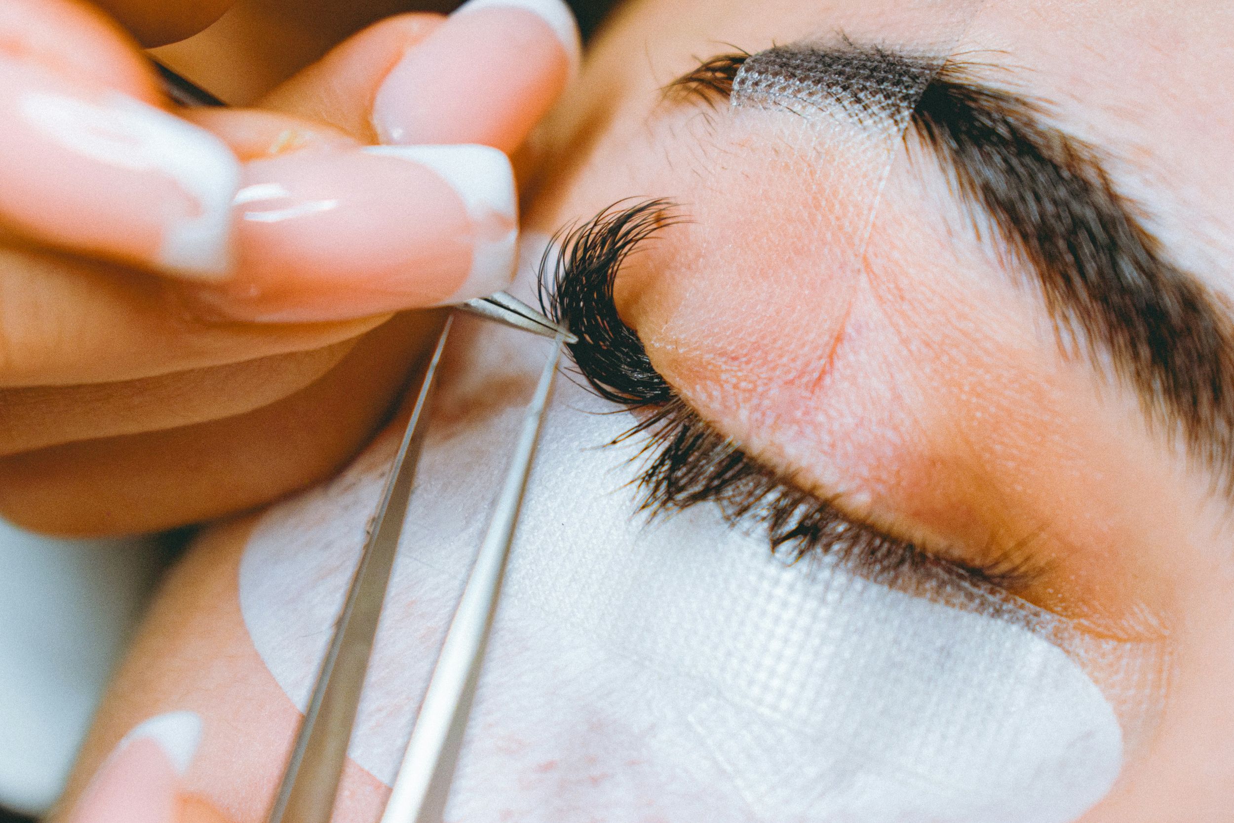 Robotic Lash Extensions Bring Automation Into the Beauty Salon