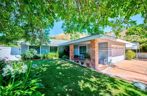 27853 Rosamond Drive, Canyon Country, CA 91351