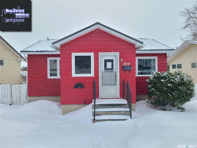757 Hochelaga Street WMoose Jaw, Saskatchewan, S6H2H5, Canada