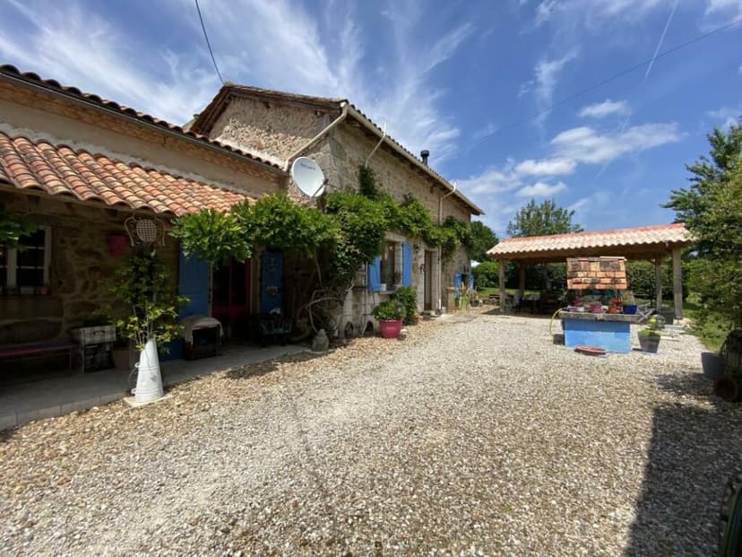 Additional image 2 of Aquitaine, Dordogne, Saint-Estèphe, France