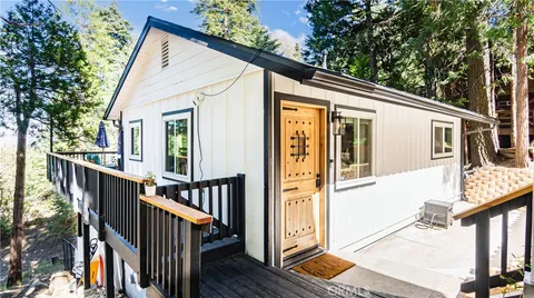 322 Cedarbrook Drive, Twin Peaks, CA 92391