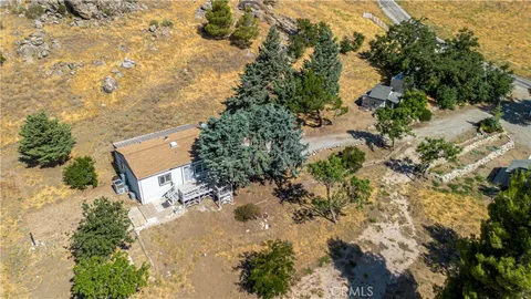 27100 Assault Drive, Tehachapi, CA 93561