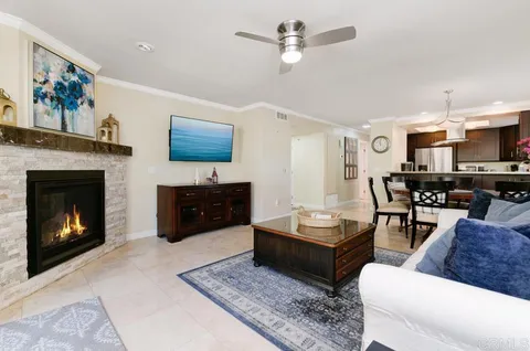 4833 Bella Pacific Row Unit 122, San Diego, CA 92109