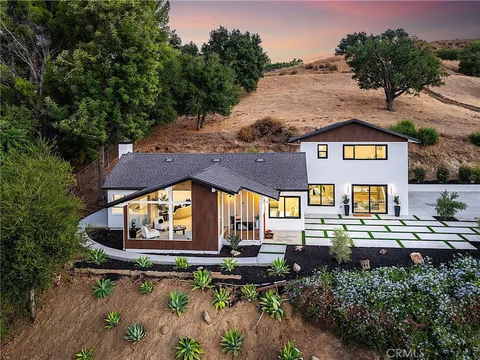 9425 Gierson Avenue, Chatsworth, CA 91311