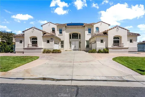 22763 Hialeah Way, Chatsworth, CA 91311