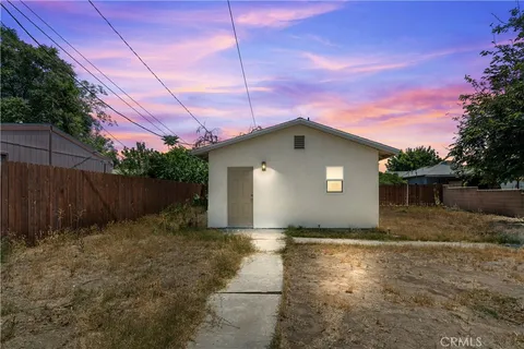 2227 Arlington Street, Bakersfield, CA 93305