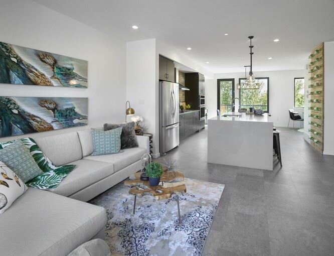 Additional image 18 of Pivot