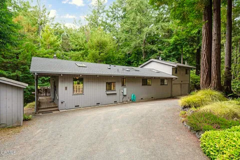 17560 Redwood Springs Drive, Fort Bragg, CA 95437