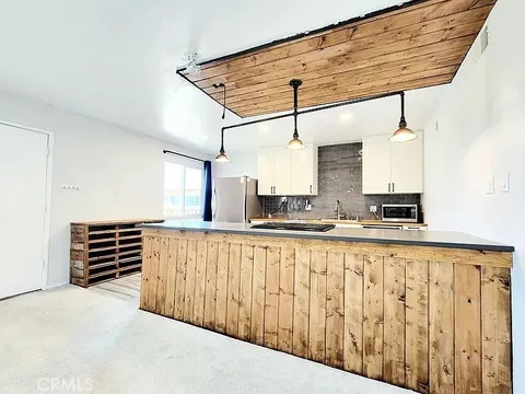 3041 Los Prados Street Unit 206, San Mateo, CA 94403