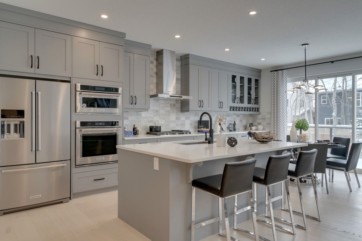 Additional image 8 of Legacy