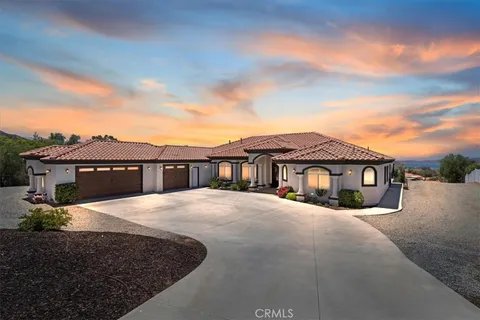 20883 Lakeridge Drive, Lake Mathews, CA 92570