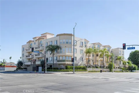 6800 Corbin Avenue Unit 301, Reseda, CA 91335