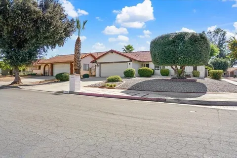 1955 Flame Tree Way, Hemet, CA 92545