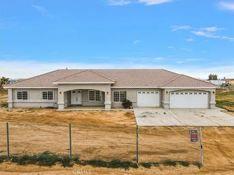 7576 Sunset Road, Phelan, CA 92371