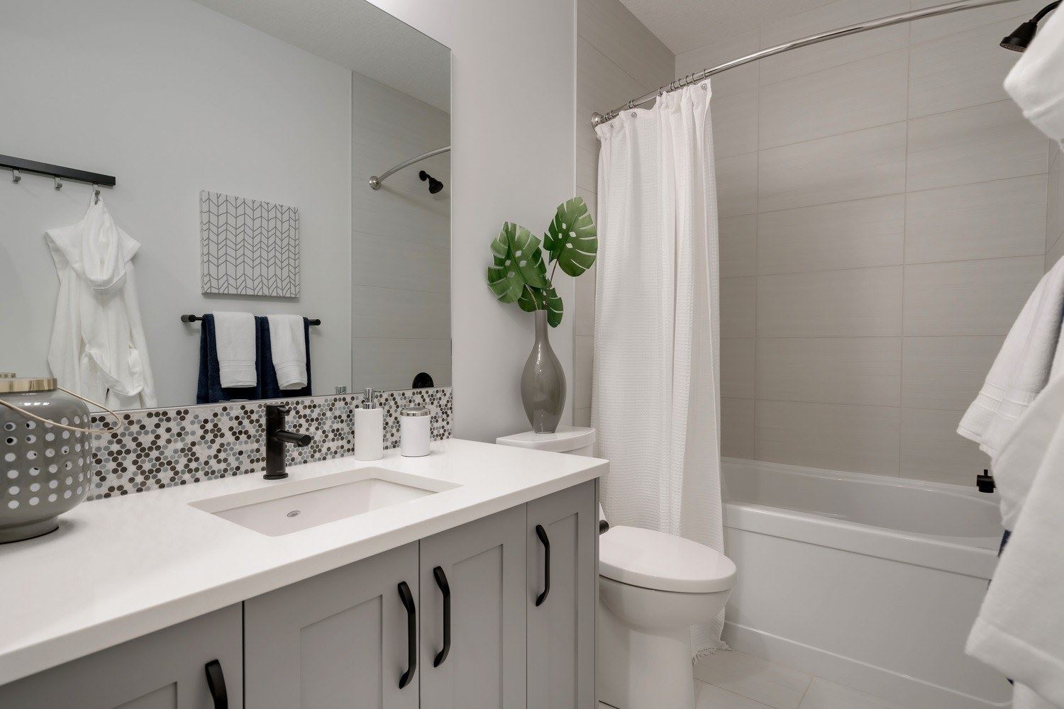 Additional image 12 of Legacy