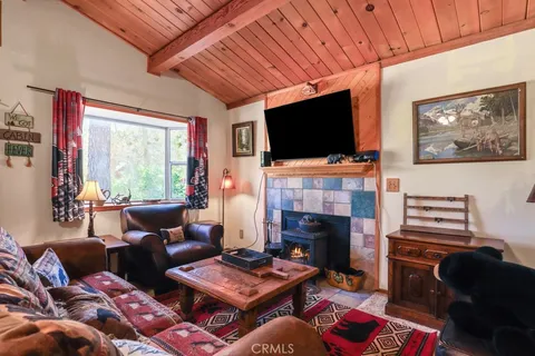 650 San Bernardino Avenue, Sugarloaf, CA 92386