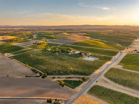 6725 Von Dollen Road, San Miguel, CA 93451