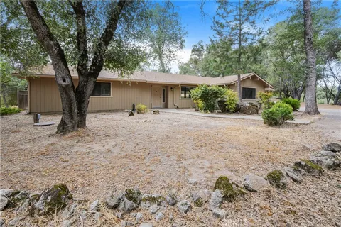 51152 Road 423, Oakhurst, CA 93644