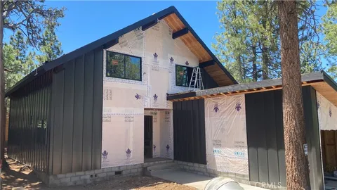 216 Leonard Lane, Sugarloaf, CA 92386