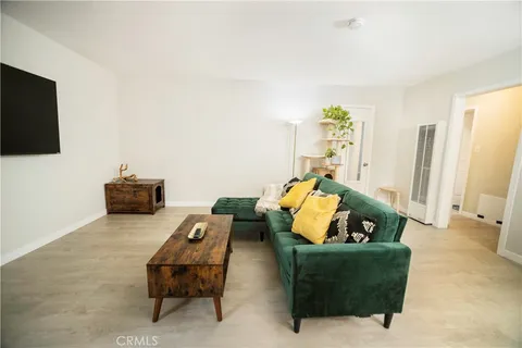 5772 Clemson Street, Los Angeles, CA 90016