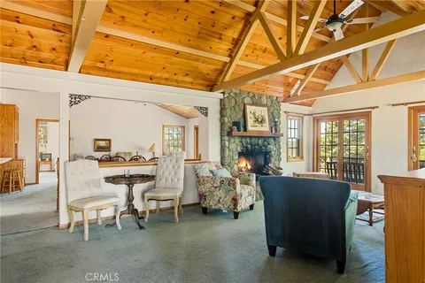 541 W Victoria Court, Lake Arrowhead, CA 92352