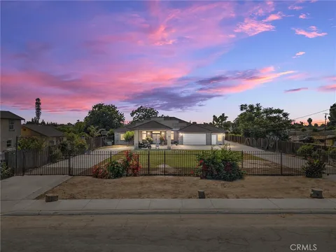 1805 South M Street, Bakersfield, CA 93304