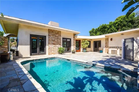 1667 Waynecrest Drive, Beverly Hills, CA 90210