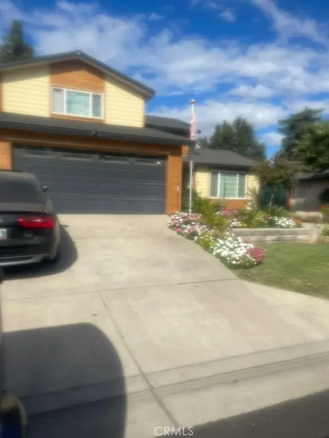 5153 E Truman Avenue, Fresno, CA 93725